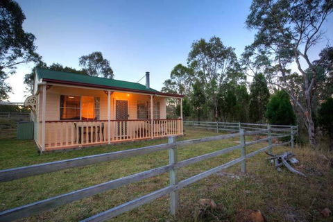Accommodation Creek Cottages & Sundown View Suites - Tourism Search 2