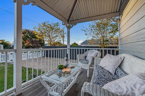 Addisons Stanthorpe With Hot Tub - Tourism Search 4