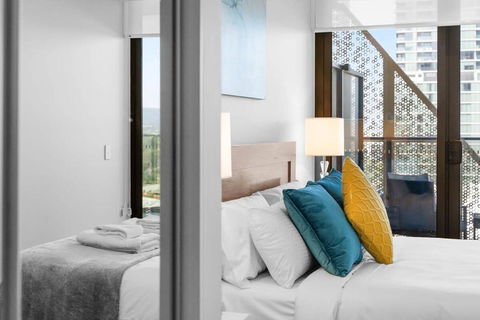 Adelaide CBD Oasis - 2BR Realm Retreat - Level 19 - Tourism Search 3