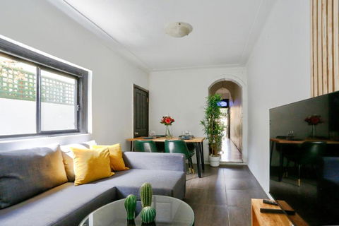Affordable 2 Bedroom House Surry Hills 2 E-Bikes Included - Tourism Search 0