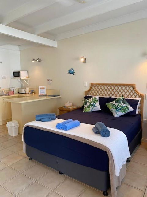 AFFORDABLE ISLAND ESCAPE! Queen Studio, Nelly Bay - Tourism Search 1