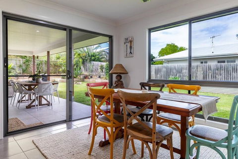 Agnes Retreat - 4 BR - 2 Min Walk To Beach - Tourism Search 4