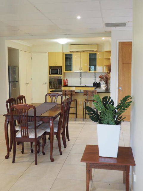 Accommodation On Westlake Mount Ommaney - Tourism Search 0
