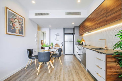 Above Brisbane King Suite With Rooftop Pool Deck - Tourism Search 2