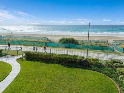 Absolute Beachfront Apartment 3B Pool Spa - Tourism Search 0