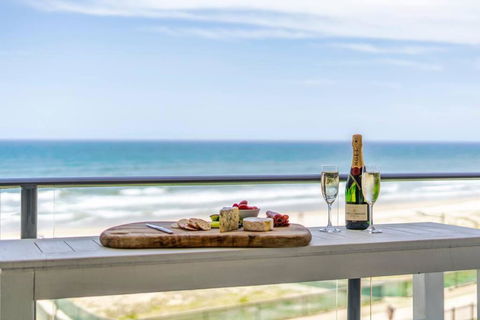 Absolute Beachfront Apartment 3B Pool Spa - Tourism Search 3