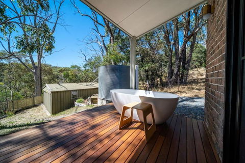 Adelaide Hills Retreat - Surrounded By Nature - Tourism Search 1