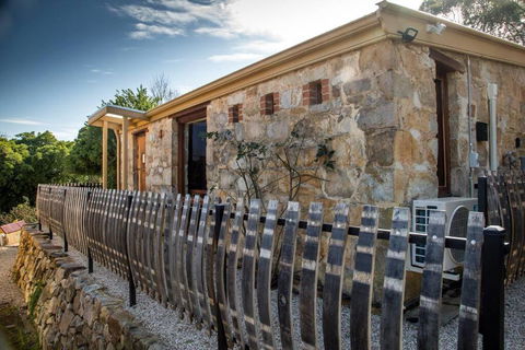 A Romantic Uraidla Studio - Tourism Search 0