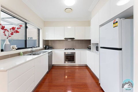 Aircabin - Carlingford - Sydney - 4 Beds House - Tourism Search 1