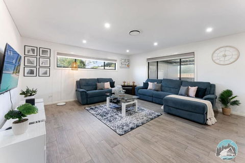 Aircabin - Guildford - 3 Beds Spacious House - Tourism Search 0