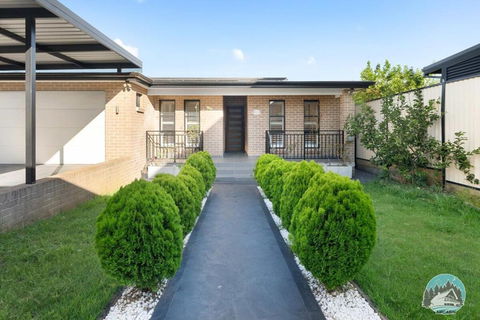 Aircabin - Guildford - 3 Beds Spacious House - Tourism Search 1