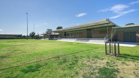 Aircabin - Guildford - 3 Beds Spacious House - Tourism Search 4
