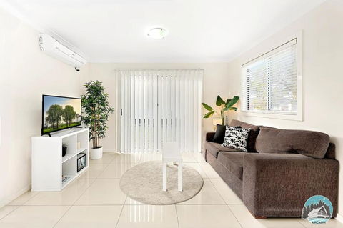 Aircabin - Oxley Park - Lovely & Comfy - 2 Beds - Tourism Search 2