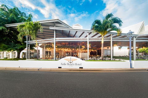 Airlie Beach Hotel - Tourism Search 4