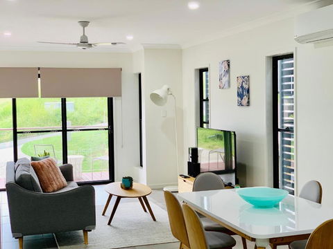 AIRLIE BEACH Delight. Hop, Skip Jump To Everything - Tourism Search 3