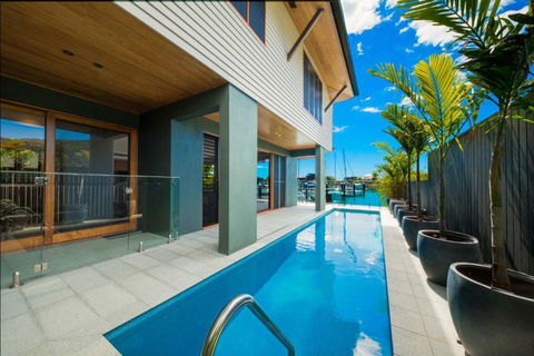 Airlie Beach Marina-Front Luxury At 10 The Cove - Tourism Search 2