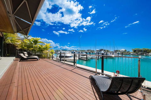 Airlie Beach Marina-Front Luxury At 10 The Cove - Tourism Search 4