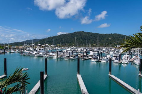 Airlie Breezes At The Boathouse - Tourism Search 2