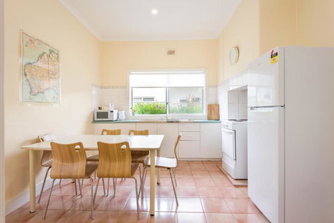 Albany Holiday Units - Tourism Search 3