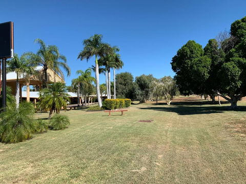 Albert Park Motor Inn-KING BEDS-POOL-SHADED PARKING - Tourism Search 4