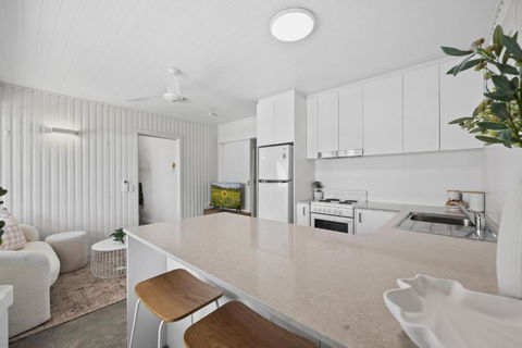 Alex Beachside Pet Friendly 2 Bed Apartment - Tourism Search 1