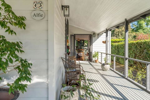 Alfie Your Stay Right In The Heart Of Berry - Tourism Search 0