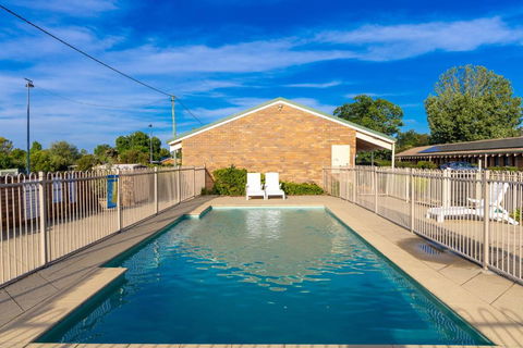 All Travellers Motor Inn - Tourism Search 0
