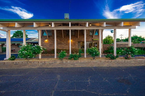 All Travellers Motor Inn - Tourism Search 3