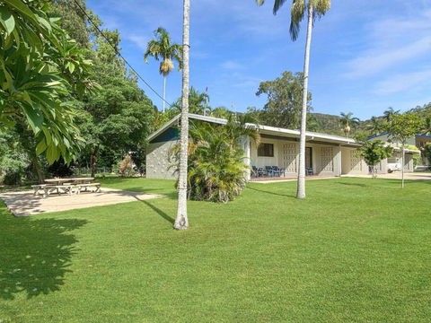 Alma Bay Holiday Unit 2 - Tourism Search 0