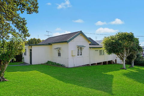 Almare 7 Gowing Street - Tourism Search 0