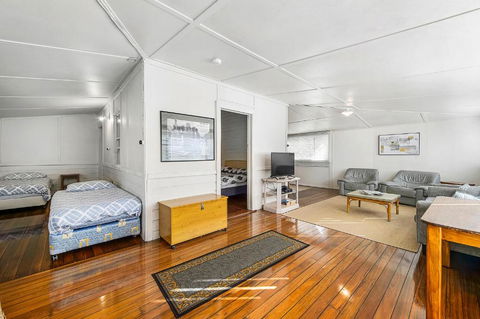 Almare 7 Gowing Street - Tourism Search 3