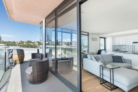 Aloft At Era With Sweeping Balcony Views - Tourism Search 0