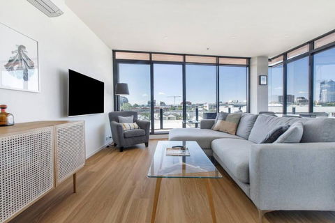 Aloft At Era With Sweeping Balcony Views - Tourism Search 1