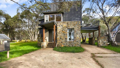 Alpine Walkabout - Tourism Search 0