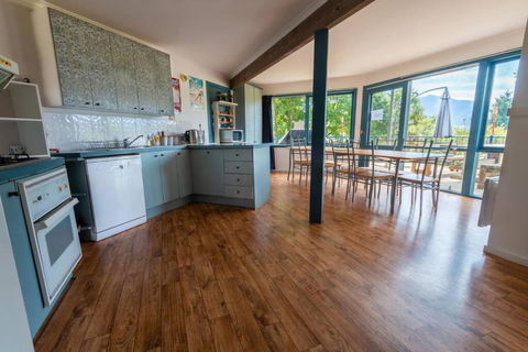Alpzview Guesthouse - Tourism Search 1