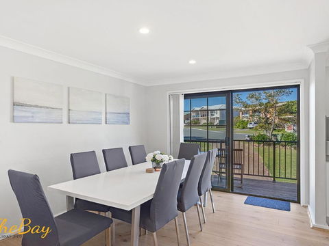 Amaroo Cres No 20 Fingal Bay Holiday Home - Tourism Search 1