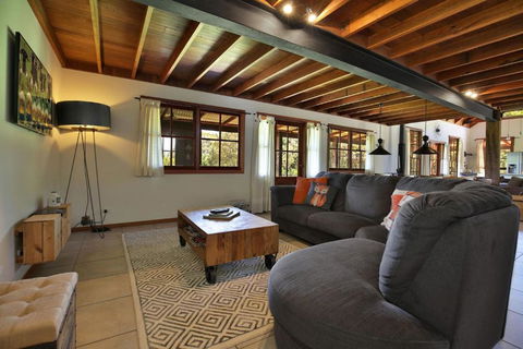 Amaroo House - Glorious Views - Tourism Search 3