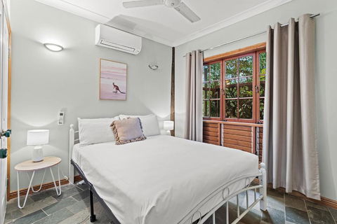 Amaroo On Airlie - Tourism Search 4
