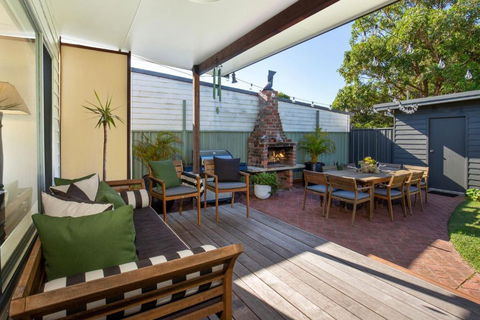 Amaroo - Pet Friendly - 2 Mins Walk To Beach - Outdoor Fireplace - Tourism Search 0