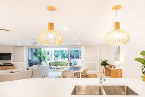 Amaroo Villa - Absolute Beachfront Port Douglas - Tourism Search 2
