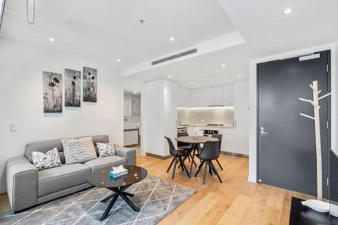 Amazing 1BR Apartment W Pool - Tourism Search 1