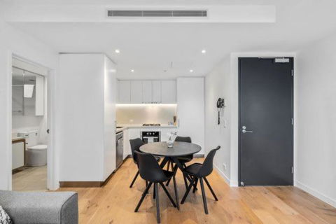 Amazing 1BR Apartment W Pool - Tourism Search 2