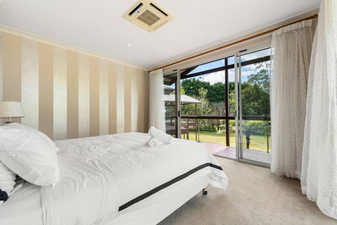 Amazing Acreage Style Living - Tourism Search 0
