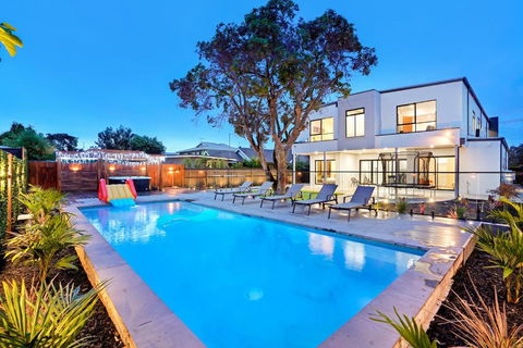 Amazing Backyard - MAX Entertain Beachside Retreat - Tourism Search 0