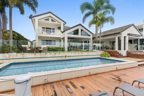Amazing Canal House With Private Jetty, Gym & Pool - Tourism Search 1