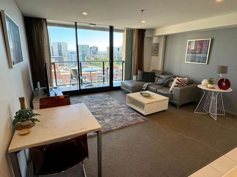 Amazing City Skyline Apartment - Pool, Gym, Sauna. - Tourism Search 0