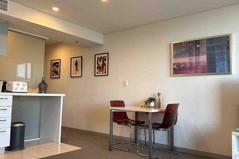 Amazing City Skyline Apartment - Pool, Gym, Sauna. - Tourism Search 1