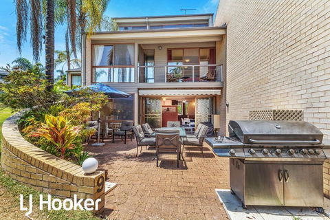 Amazing Waterfront Location - Tourism Search 3