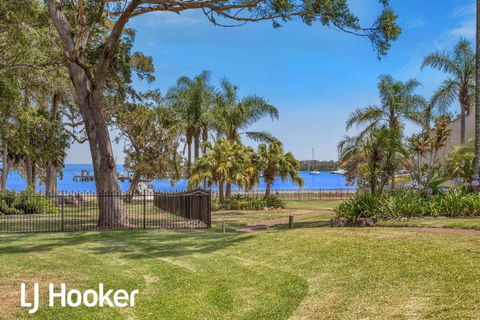 Amazing Waterfront Location - Tourism Search 1