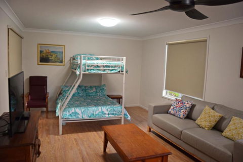 Amberlee House - Bring Your Own Linen - Tourism Search 3